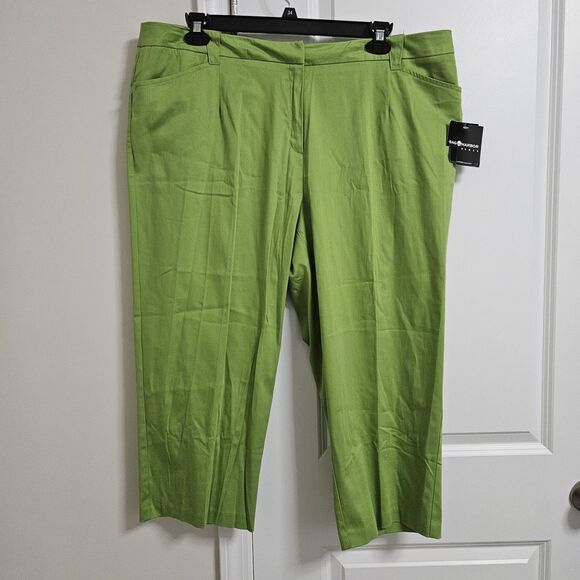 NWT Sag Harbor Crop Pants Women's 20W Green Comfort Stretch Pockets Summer Beach - Picture 1 of 12